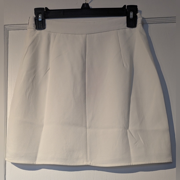 NWT, Missguided Dressy White Pencil Lined Mini Skirt With 2 Front Slits. Size 4 - Picture 8 of 16